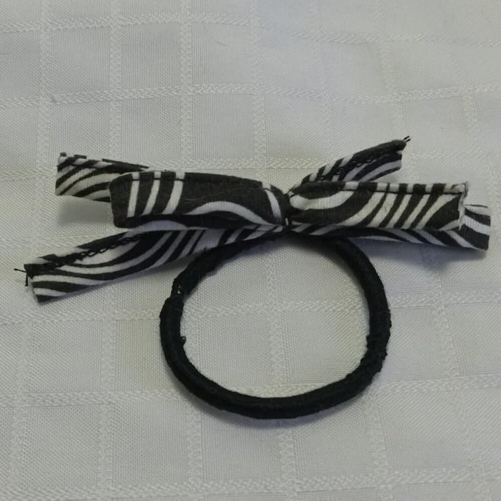 No 50 : Bow on interchangeable rings for hairpins or elastic bands